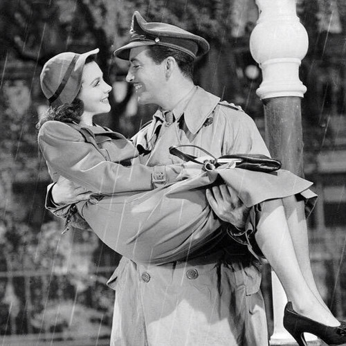 اتغنى فيك اغنى