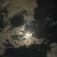 واحدٍ صار حبه كنه النحت