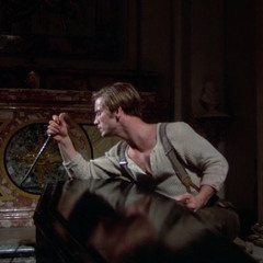 أنا أبقى محلي حبر بلا ورقة