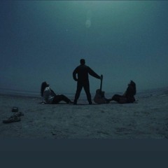 বাহিরে ভীষণ ঝড় - লুব্ধক