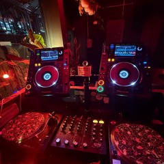 Elliot Holt live from Endless City at Holding Patterns 07.09.25