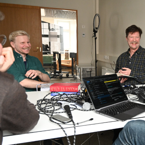 Kirjapodcast: Teemu Kaskisen romaani Yö ja usva by BIOS-podcast