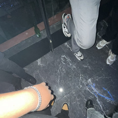 CAJA DE NIKES 2