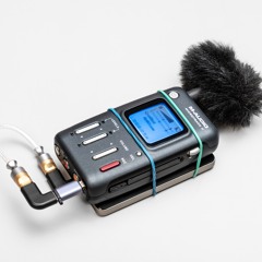 Waiting for the bus at Hapjeong Station bus stop (합정역에서 버스를 기다리며)