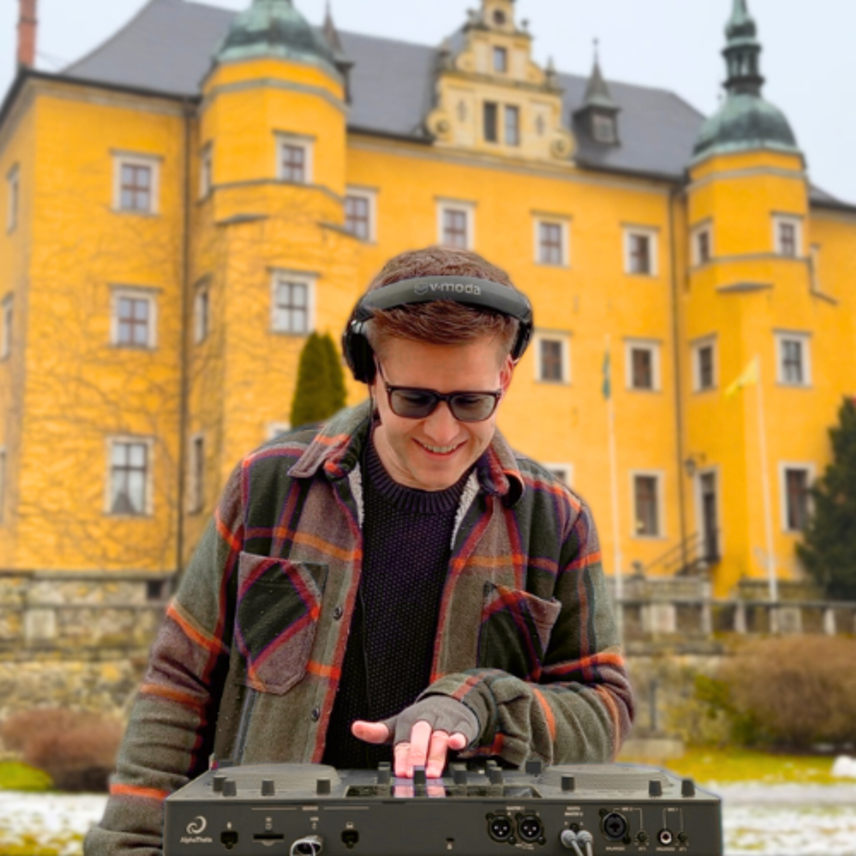 HOUSE MUSIC AT A CASTLE | POLAND -10°C LIVE SET episode artwork