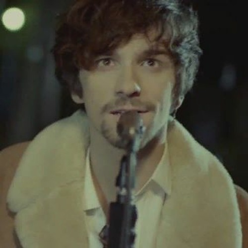 Квест пистолс сейчас 2022. Ты так красива невыносимо клип. Quest pistols ты так красива. Песня ты так красива невыносимо слушать. Девушка из клипа ты так красива.