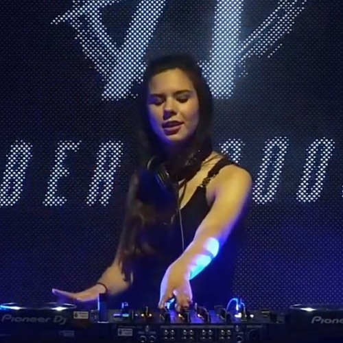 Amber Broos VR Stream DJ Set