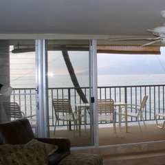 vega. @qua @maaj #merrychristmas 🎁