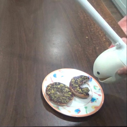 Otamatone Eats Ube Lemon Blueberry Bagel and Sings a Jazzy Microtonal Song!