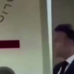 Video@: Emmanuel Macron Schiaffo Macron Schiaffo Moglie