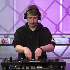 i dj'd in a tv studio and it was very good