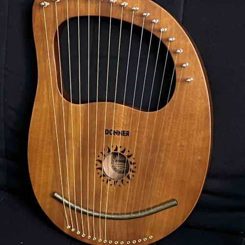Donner 16 (metal) string lyre tuned to A=444 Hz with Key of David + 9 Solfeggio frequencies