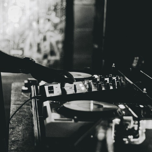Pedro Crizel (DJSET) - Deep Techno, 122 bpm, abril 2023