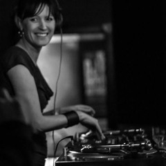 Live dj set_100% vinyl only/CzBeat club Prague/2006