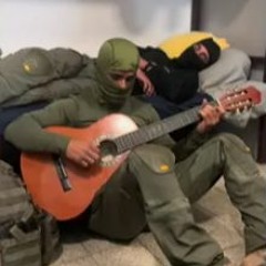 מסתערב מגב ביצוע קאבר - יחפים/יסמין מועלם