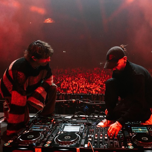 Skrillex vs. ISOKNOCK - VOLTAGE vs. 4EVR (ISOSKRILL Edit) [FaFuze Remake]