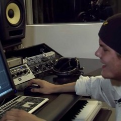 Avicii vs Eric Turner - Dancing In My Head (Hundaes Edit)