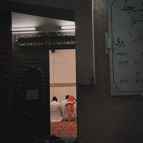 وَخَشَعَت الأَصْوَاتُ لِلرَّحْمَنِ فَلا تَسْمَعُ إِلاَّ هَمْسًا/سورة طه -أحمد سعيد مندور⁩.