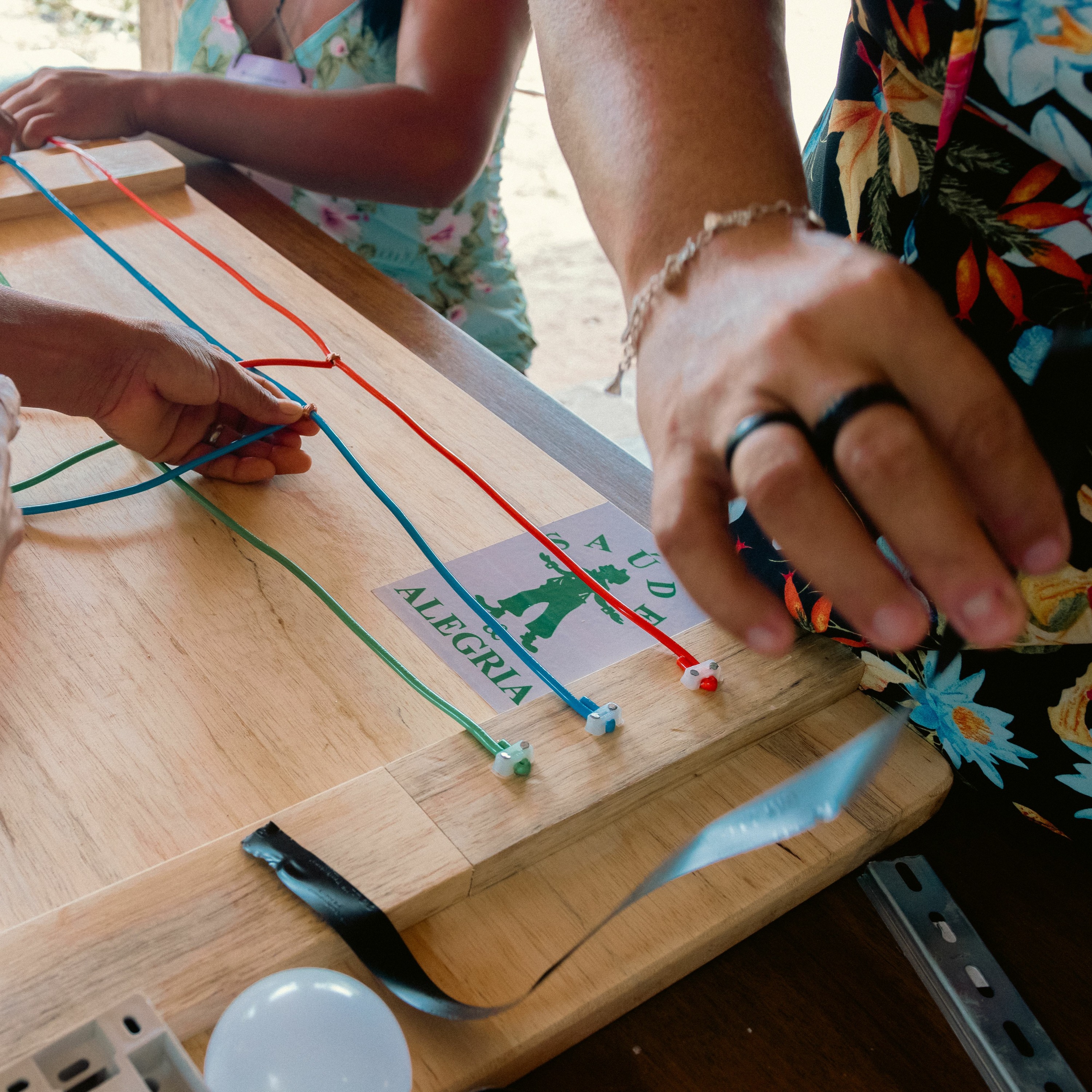 Eletricistas do sol: mulheres da Resex participam de oficina de energia solar