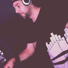 Van Da Mas- Hands up