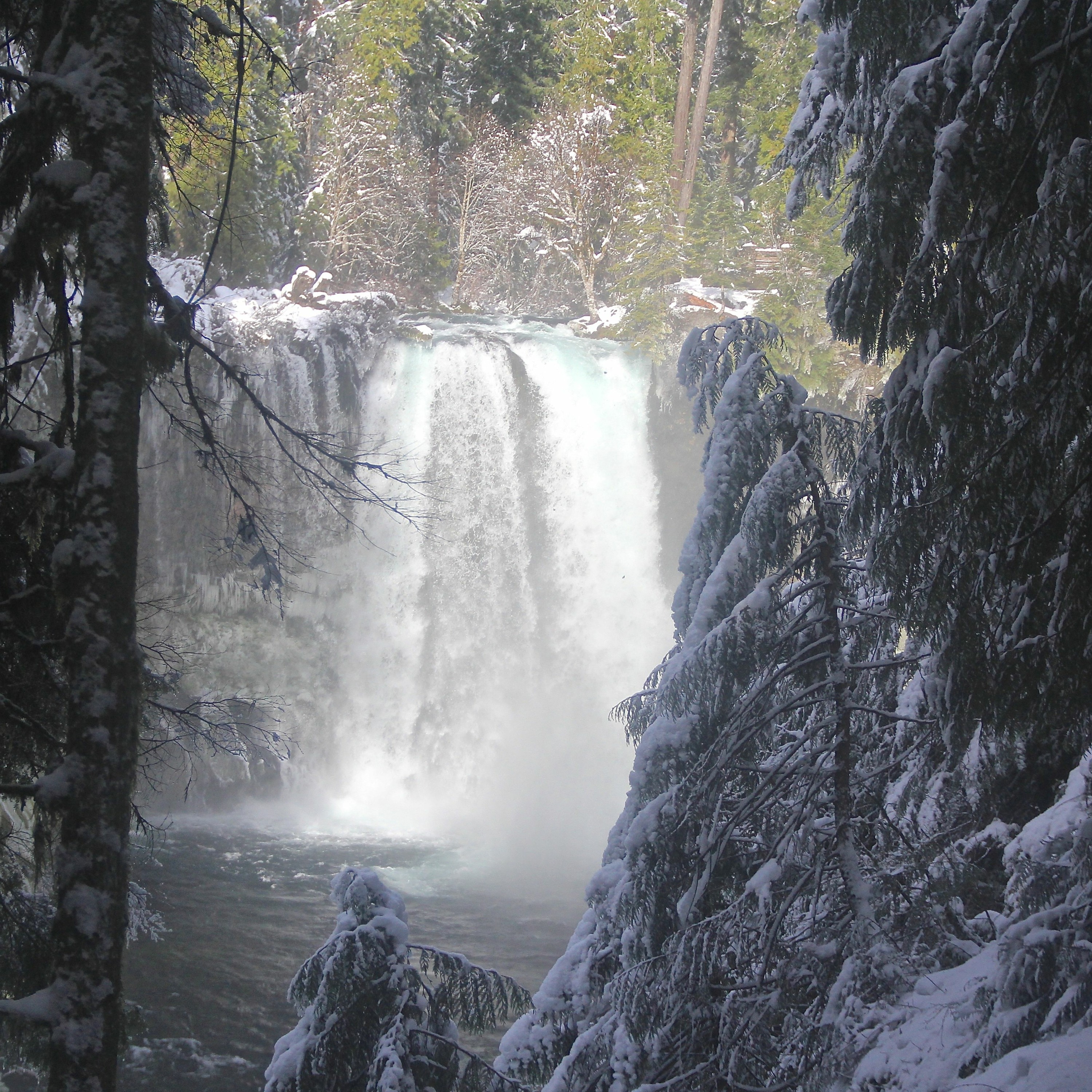 With big snow coming, visit these stunning ice-covered waterfalls