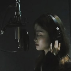 HUH YUNJIN of LE SSERAFIM - Raise y_our glass