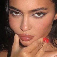 she wanna be bad as kylie emo chick i aint assuming her gender