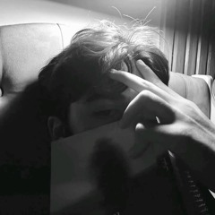ماعرفه ولا يعرفني اصلا هوا ماشايفني جذاب