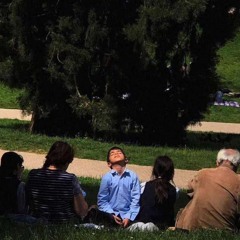 كَم تشتَكي وتقولُ إنّكَ مُعدَمُ!