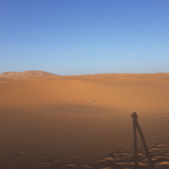 Echei Kinisi w/ Marius Mathiszik