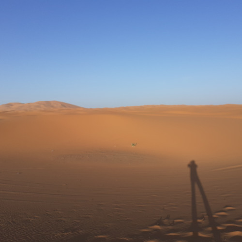 Echei Kinisi w/ Marius Mathiszik