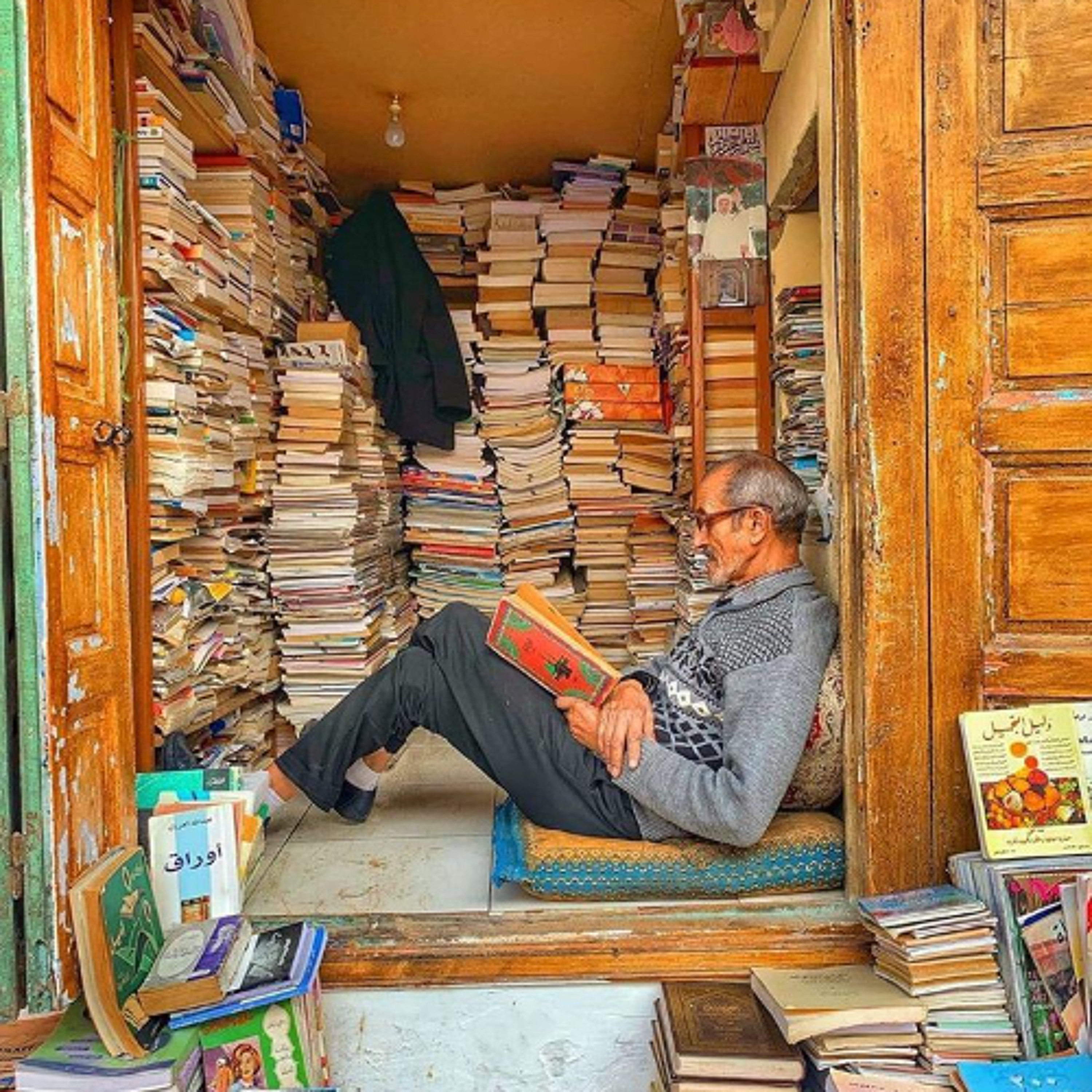 In Rabat’s medina, bookseller Mohammed Aziz has run his tiny shop since 1967. He’s read over 4,000 books across Arabic, French, Spanish, and English. episode artwork