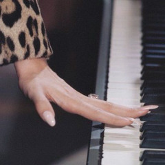 كــذا حالي من غيابك .. يمر الوقت مــا جابك .