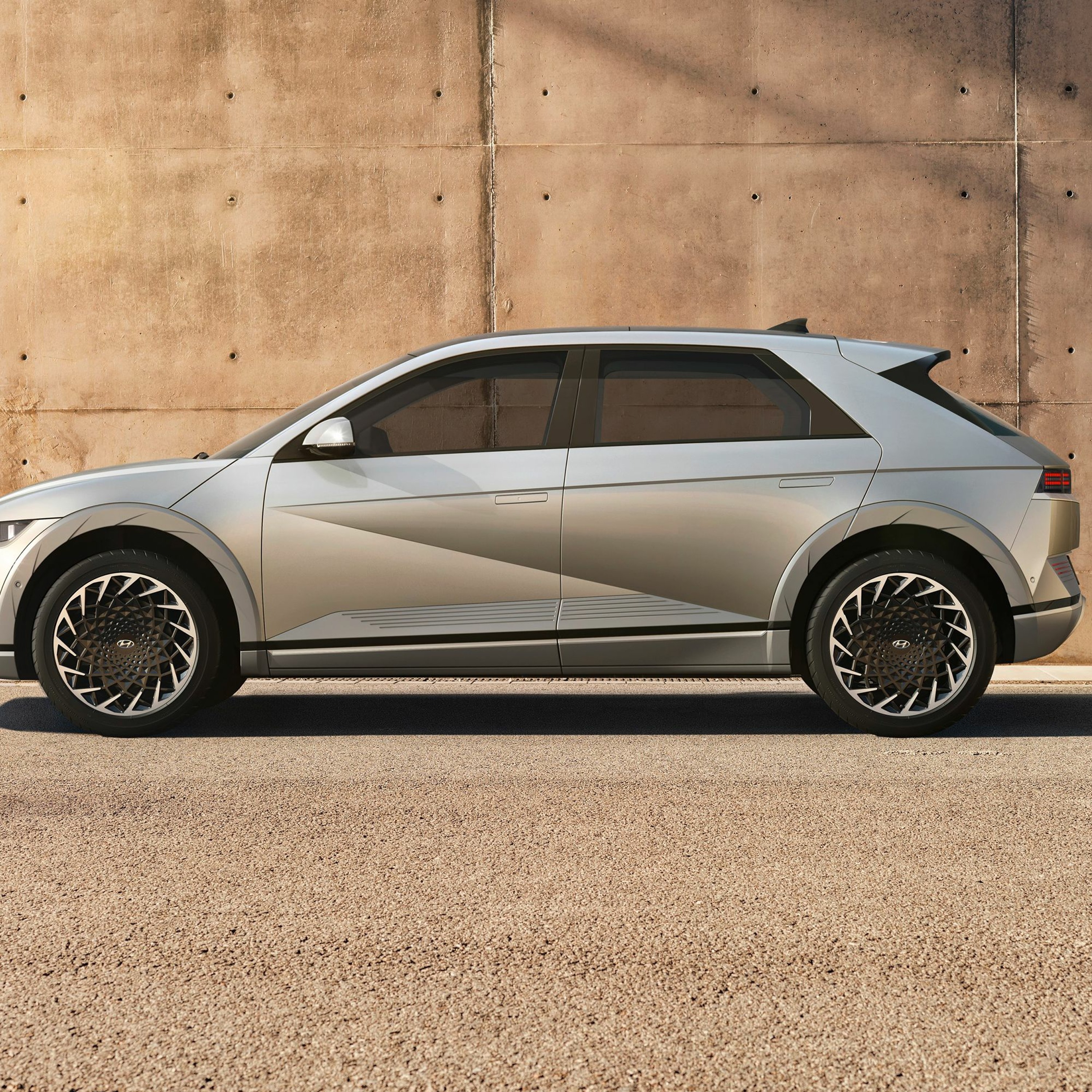 Overdrive: Hyundai Ioniq 5; The real EV Km ranges; Classic Chrysler V8; ARRB health checks the roads thumbnail