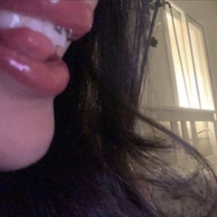لونه وردي ويرفع