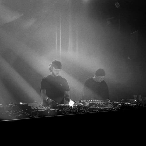MNMT Live : Akob