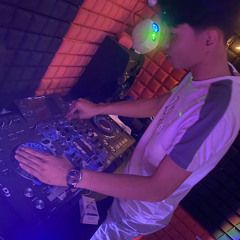 Cậu Bé Cầm Bình