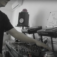 001 - raw and groovy techno - vinyl (late 90's - early 00's records only)
