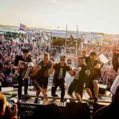 This is Триставісім