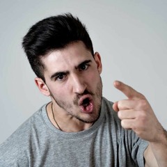 مرد عصبانی از وضعیت بازار