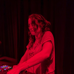 She Wolf - THE SOLAR CAVE - DnBabes 14.03.26