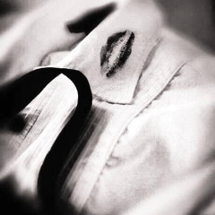 kiss traces