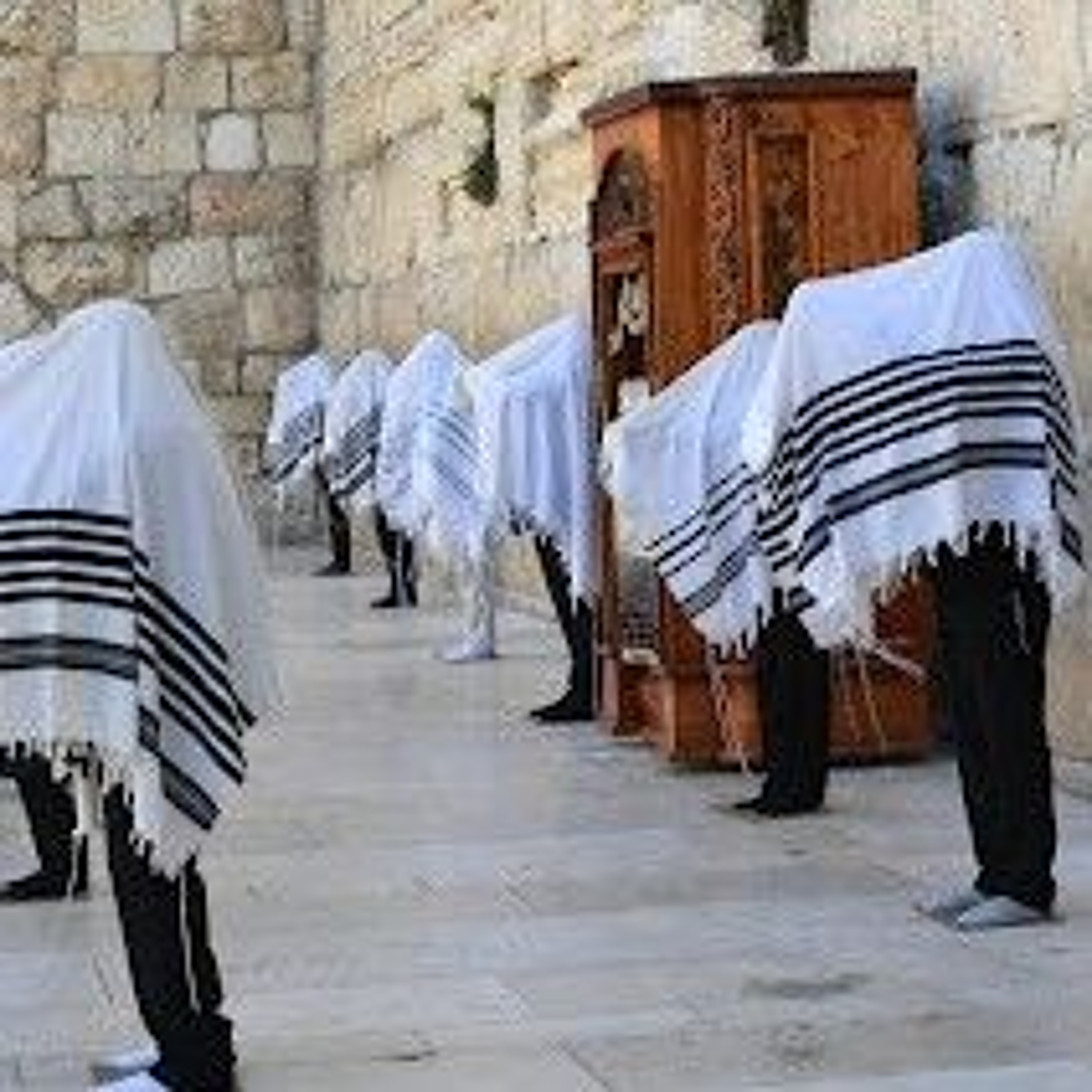 Pausing to Hear Birkat Kohanim When in the Middle of Amidah