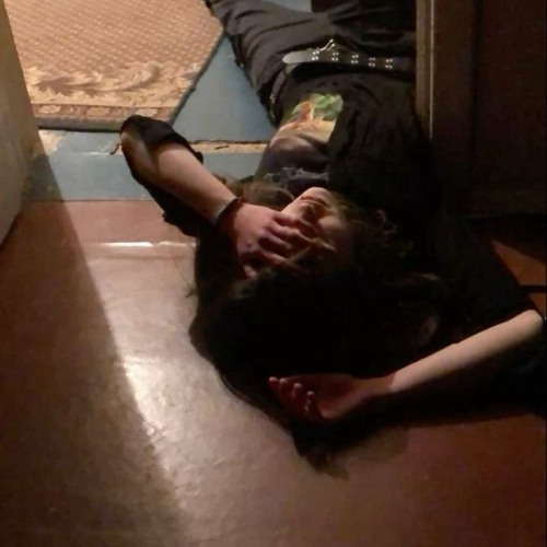 в комнате мертвым(1deep)