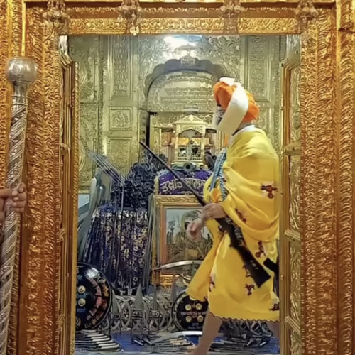 ਜਿਸ ਨੋ ਸਾਜਨ ਰਾਖਸੀ ਦੁਸਮਨ ਕਵਨ ਬਿਚਾਰ ॥
