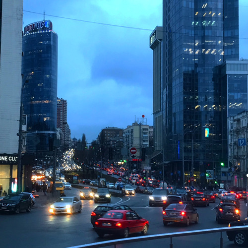 На такси узбеки курят скорость