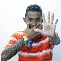 MC Juninho JR, MC Novin e MC PH - Ela tá Me Olhando (DJ THEUS)