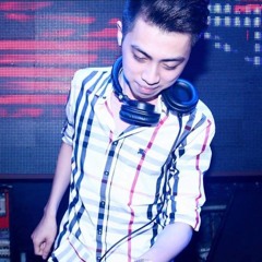 Tình Yêu Còn Xa - Thái Hoàng