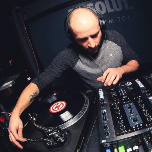 d-Set Live At The Queens