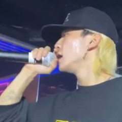 MAKE UP / BLOOM VASE